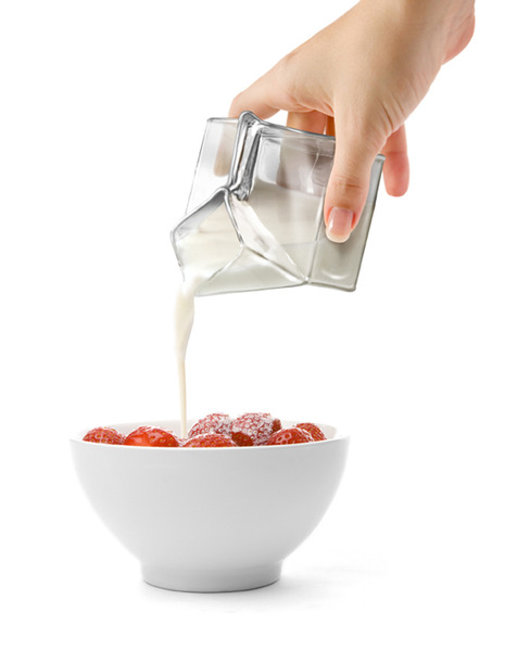 Fred_half_pint_with_bowl_of_strawberries-sixhundred