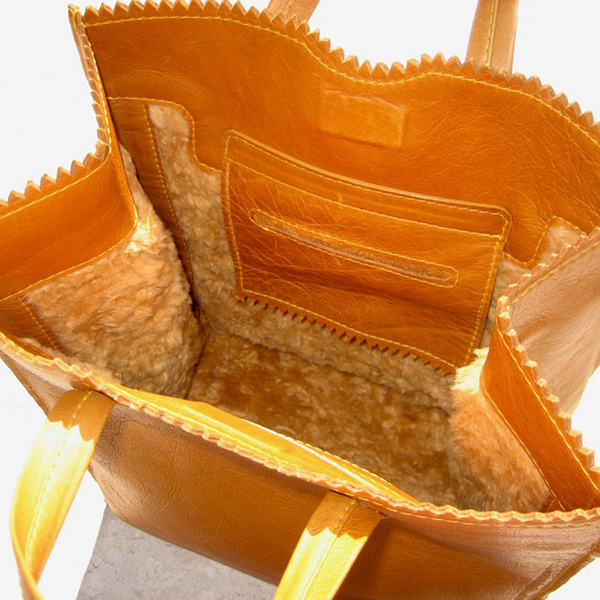 Papr_bag_by_kimkim_artifacts_inside-sixhundred
