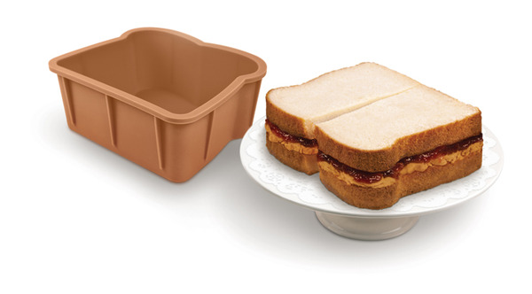Cakewich_baking_pan_with_peanut_butter_and_jelly_sandwich_cake-sixhundred