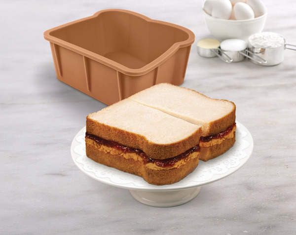Cakewich_baking_pan_with_peanut_butter_and_jelly_sandwich_cake_on_server-sixhundred