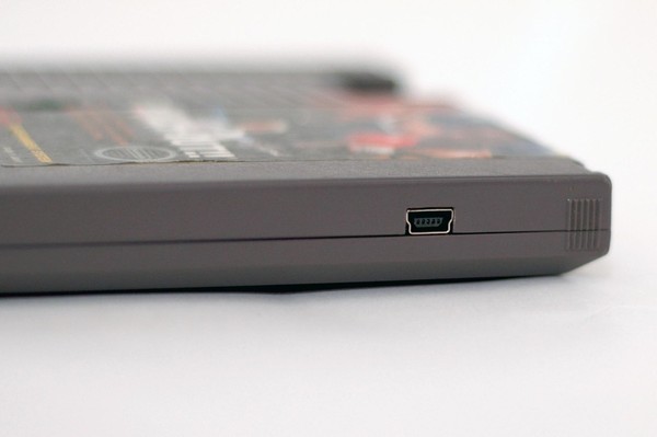 8bitmemory_1tb_nes_hard_drives_side_view-sixhundred