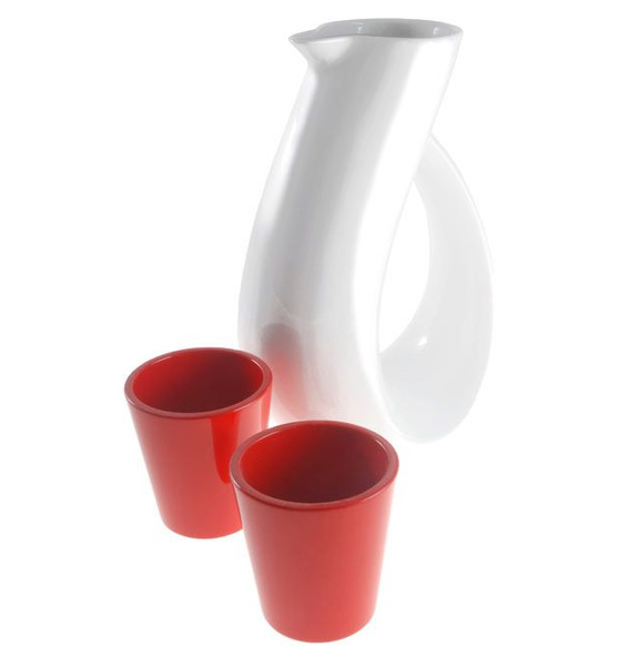 Vin-eau_carafe_with_two_cups-sixhundred