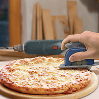 Fred_pizza_boss_3000_cutting_thought_pizza-twohundred