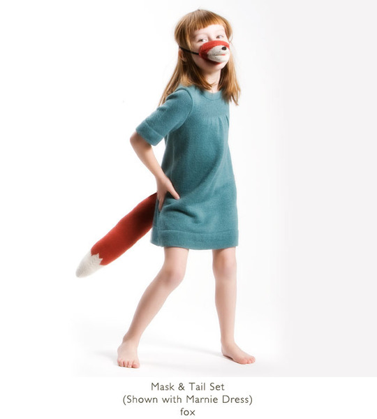 Oeuf_mask_and_tail_set_fox_on_girl-sixhundred