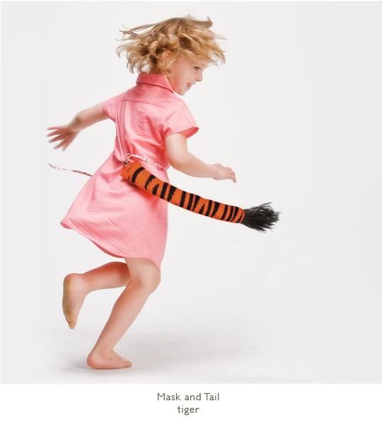 Oeuf_mask_and_tail_set_tiger_on_girl-sixhundred