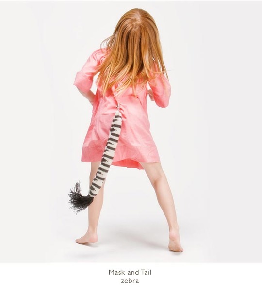 Oeuf_mask_and_tail_set_zebra_on_girl-sixhundred