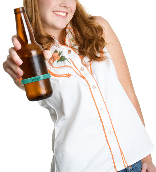 Green_fred_beer_band_drink_marker_on_bottle_with_girl-sixhundred