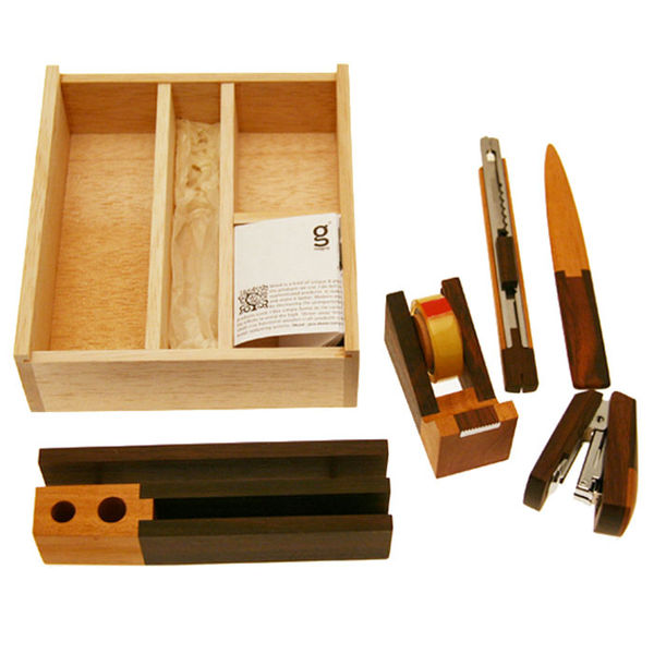 Singgih_kartono_wooden_desk_set_2-sixhundred