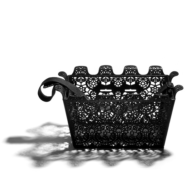 Black_carrie_bicycle_basket_with_shoulder_strap-sixhundred