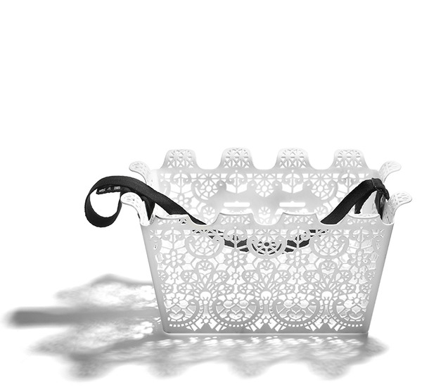 White_carrie_bicycle_basket_with_shouder_strap-sixhundred