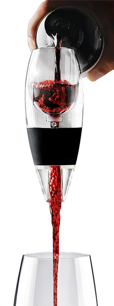 Vinturi_red_wine_aerator_with_hand_pouring_red_wine_into_glass-sixhundred